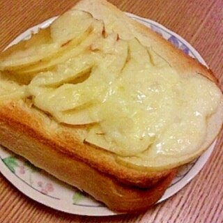林檎とチーズのトースト